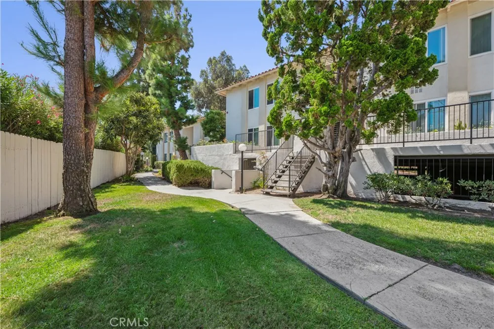 18225 Kingsdale Avenue #103 Redondo Beach, CA 90278