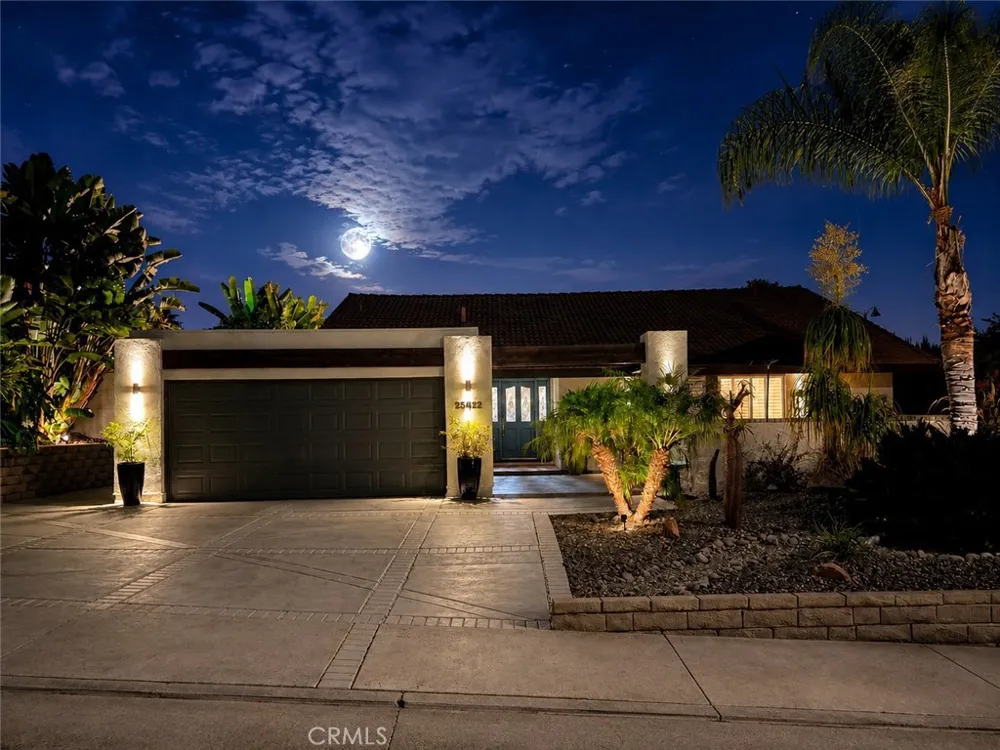 25312 Pike Laguna Hills, CA 92653