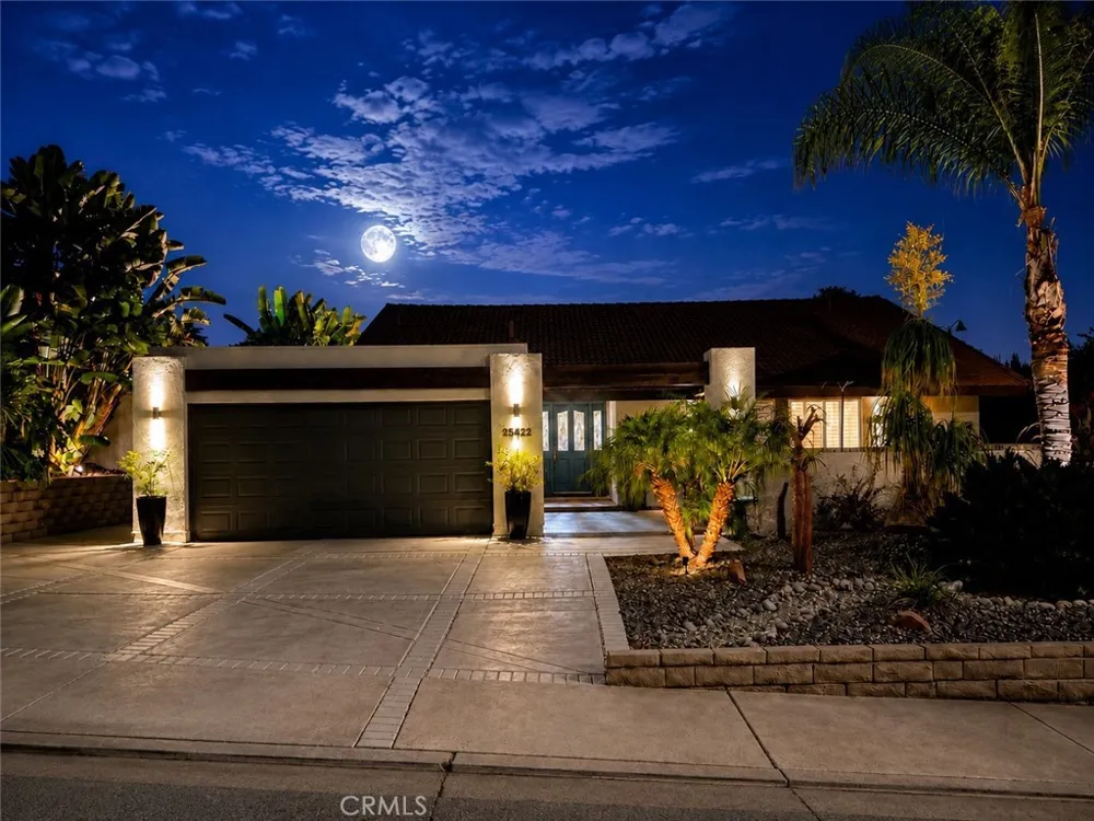 25312 Pike Laguna Hills, CA 92653