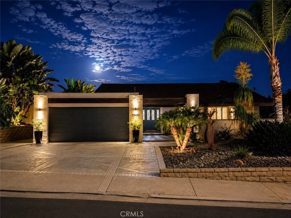 25312 Pike Laguna Hills, CA 92653