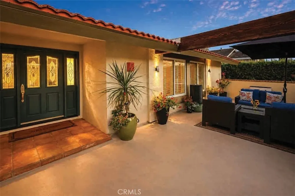 25312 Pike Laguna Hills, CA 92653