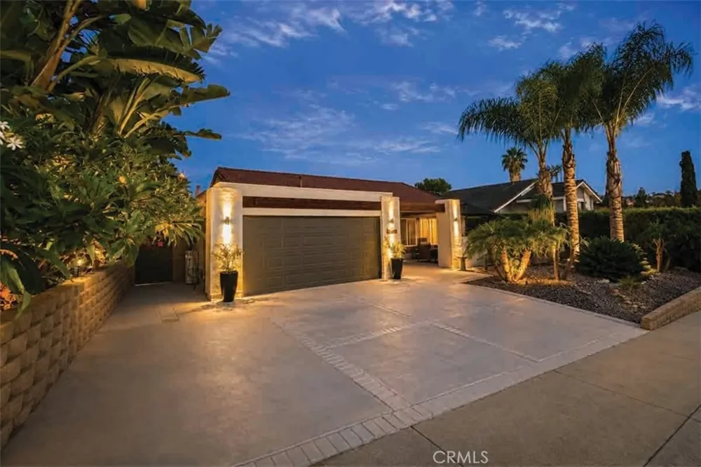 25312 Pike Laguna Hills, CA 92653