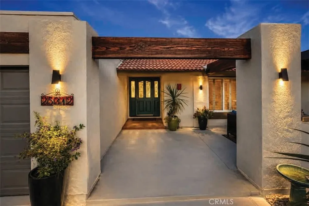 25312 Pike Laguna Hills, CA 92653