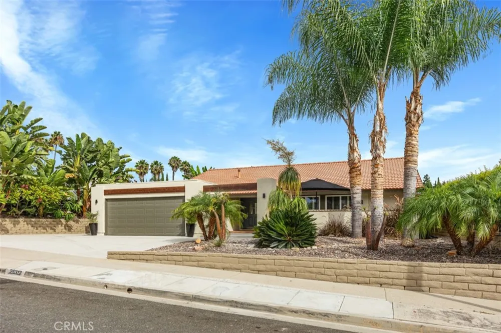 25312 Pike Laguna Hills, CA 92653