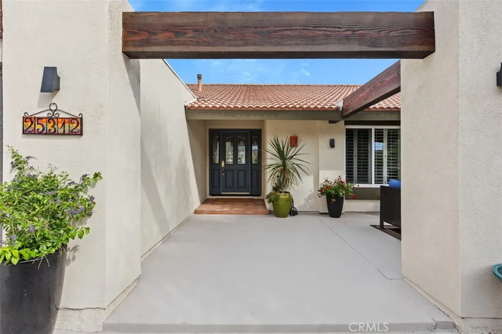 25312 Pike Laguna Hills, CA 92653