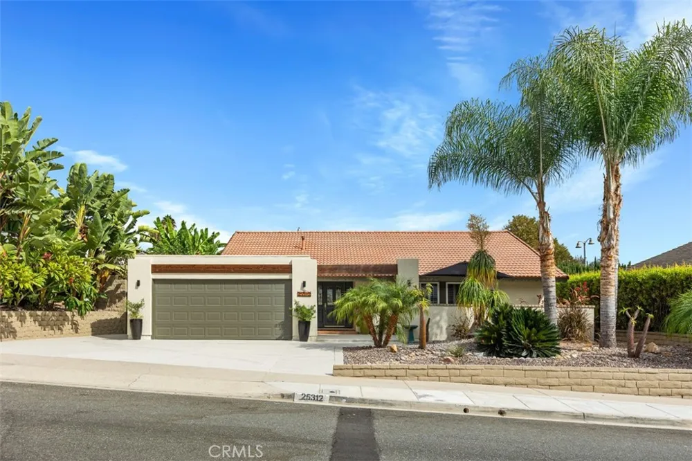 25312 Pike Laguna Hills, CA 92653