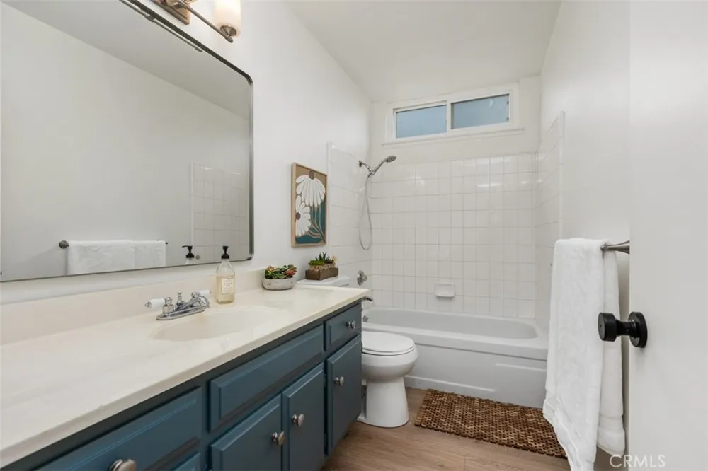 25312 Pike Laguna Hills, CA 92653