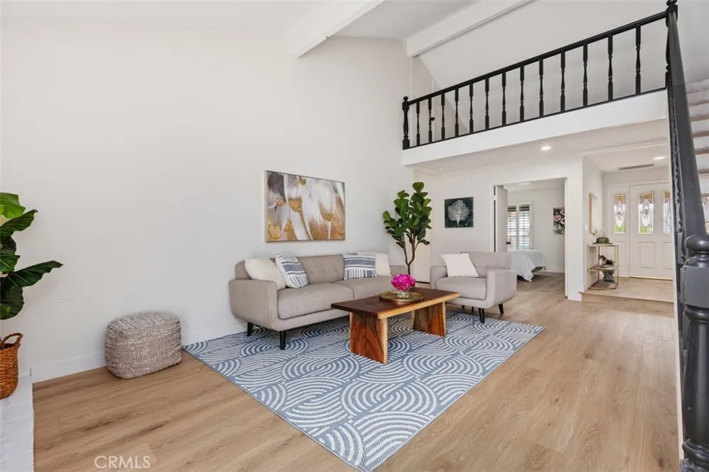 25312 Pike Laguna Hills, CA 92653