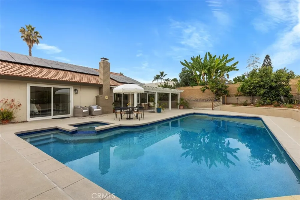 25312 Pike Laguna Hills, CA 92653