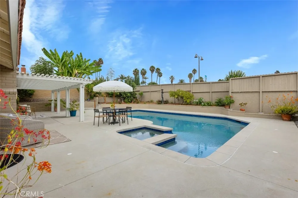 25312 Pike Laguna Hills, CA 92653