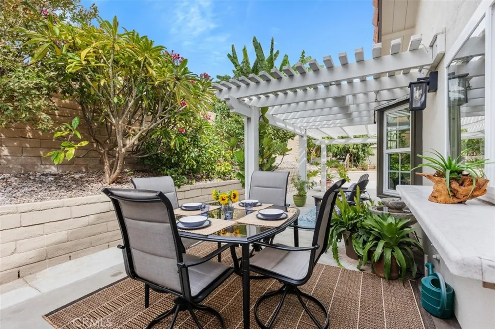 25312 Pike Laguna Hills, CA 92653
