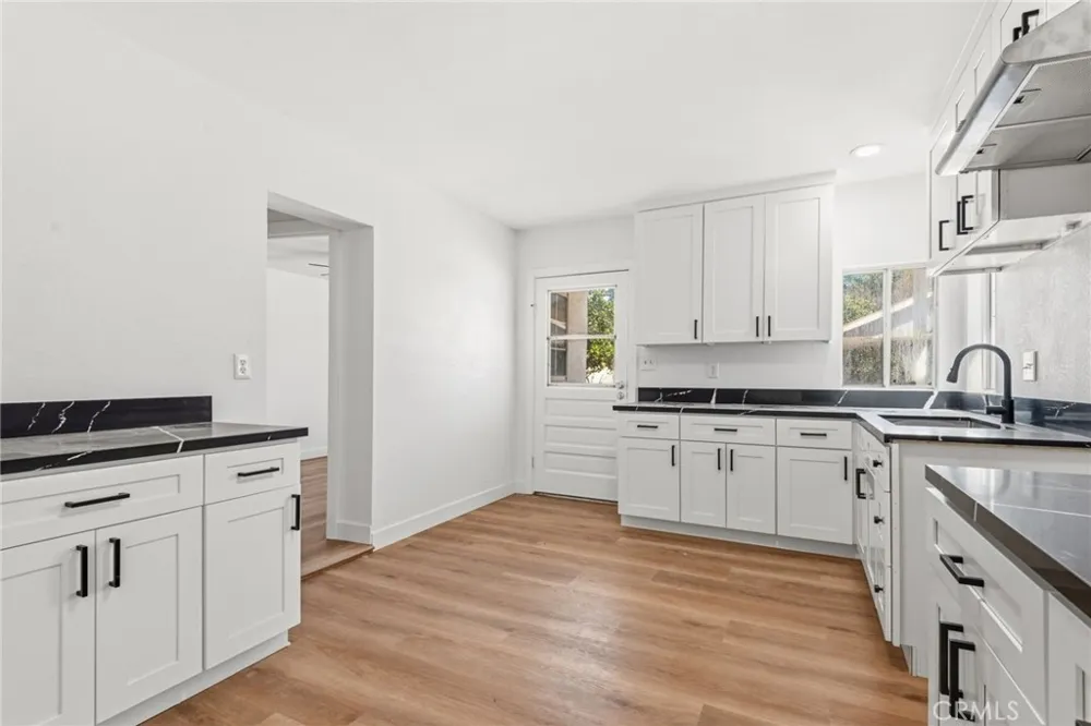4874 Park Riverside, CA 92507