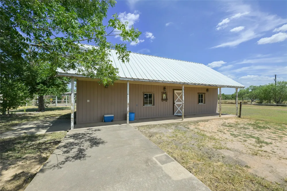 2481 Highway 21 W Dale, TX 78616