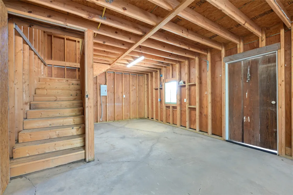 2481 Highway 21 W Dale, TX 78616