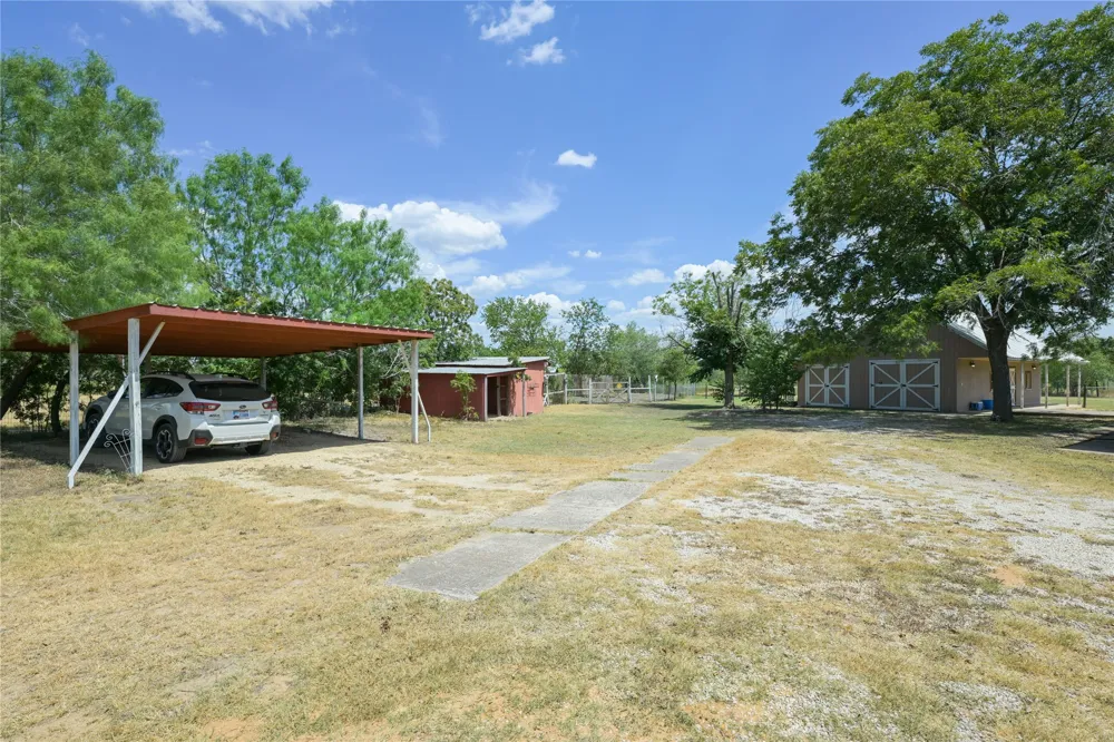2481 Highway 21 W Dale, TX 78616