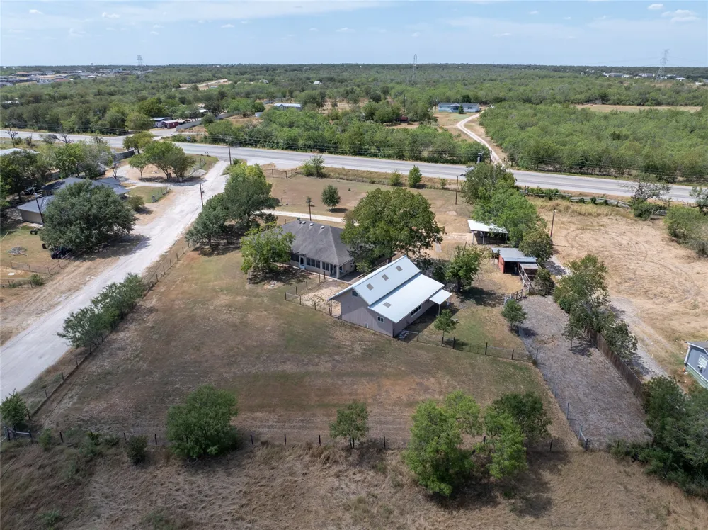 2481 Highway 21 W Dale, TX 78616