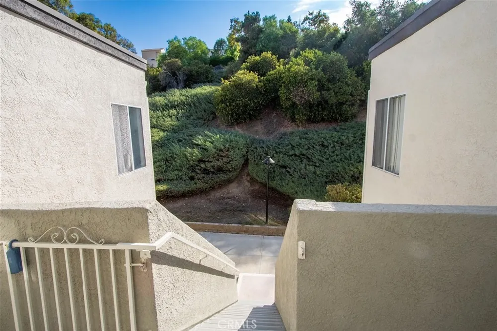 21203 Trumpet #203 Newhall, CA 91321