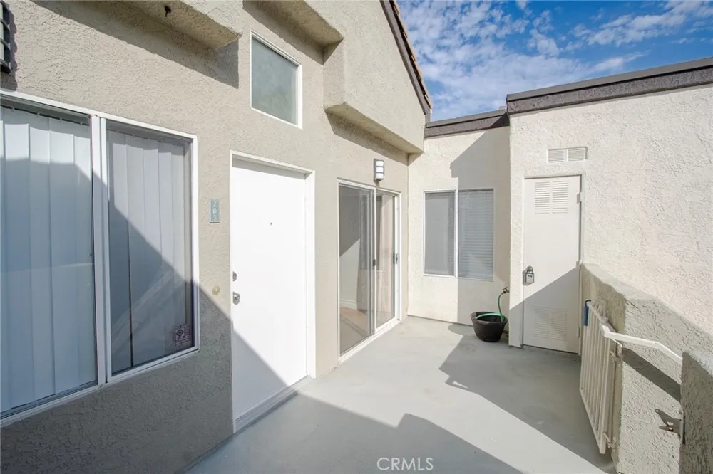 21203 Trumpet #203 Newhall, CA 91321