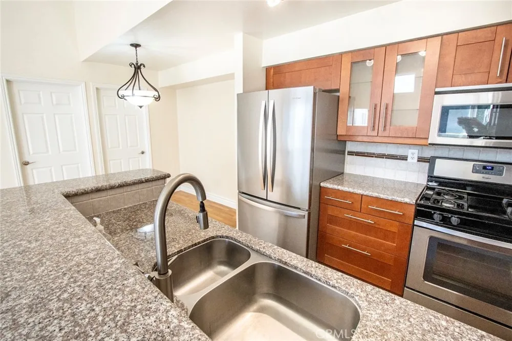 21203 Trumpet #203 Newhall, CA 91321