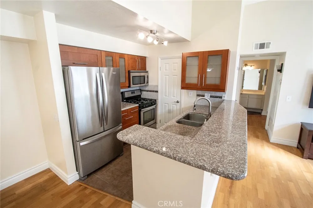 21203 Trumpet #203 Newhall, CA 91321