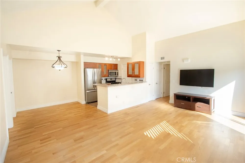 21203 Trumpet #203 Newhall, CA 91321
