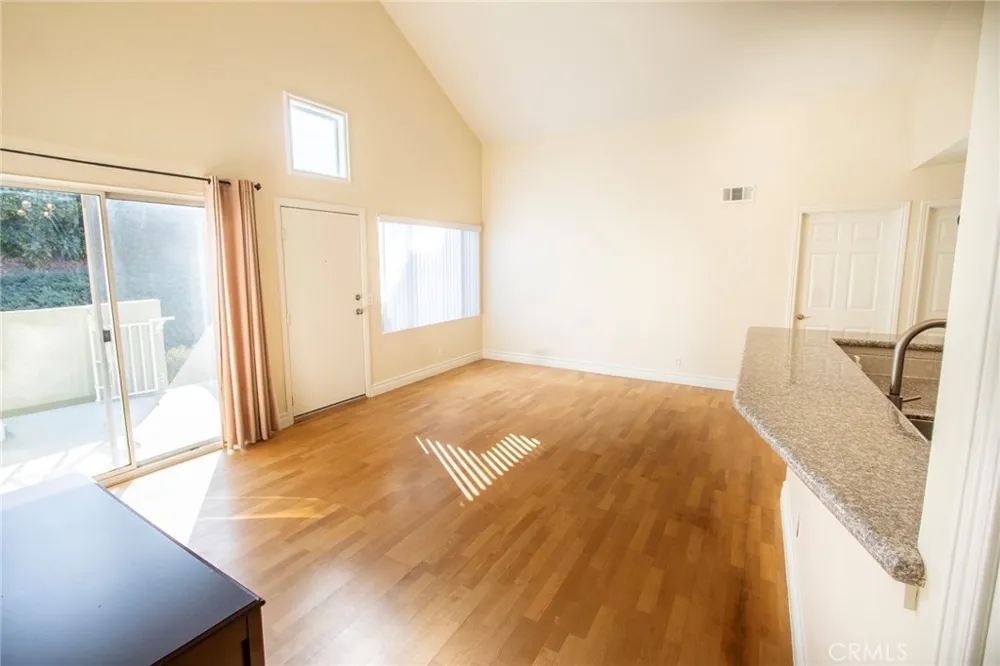 21203 Trumpet #203 Newhall, CA 91321