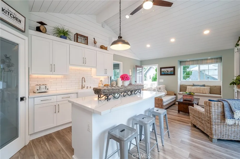 8239 Sugarman Drive La Jolla, CA 92037