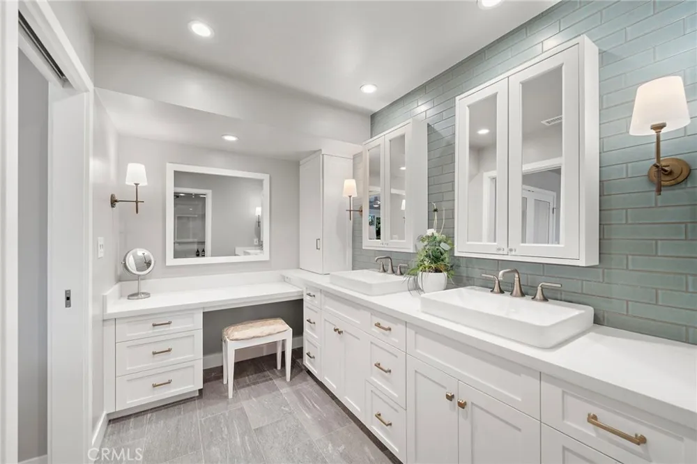 8239 Sugarman Drive La Jolla, CA 92037