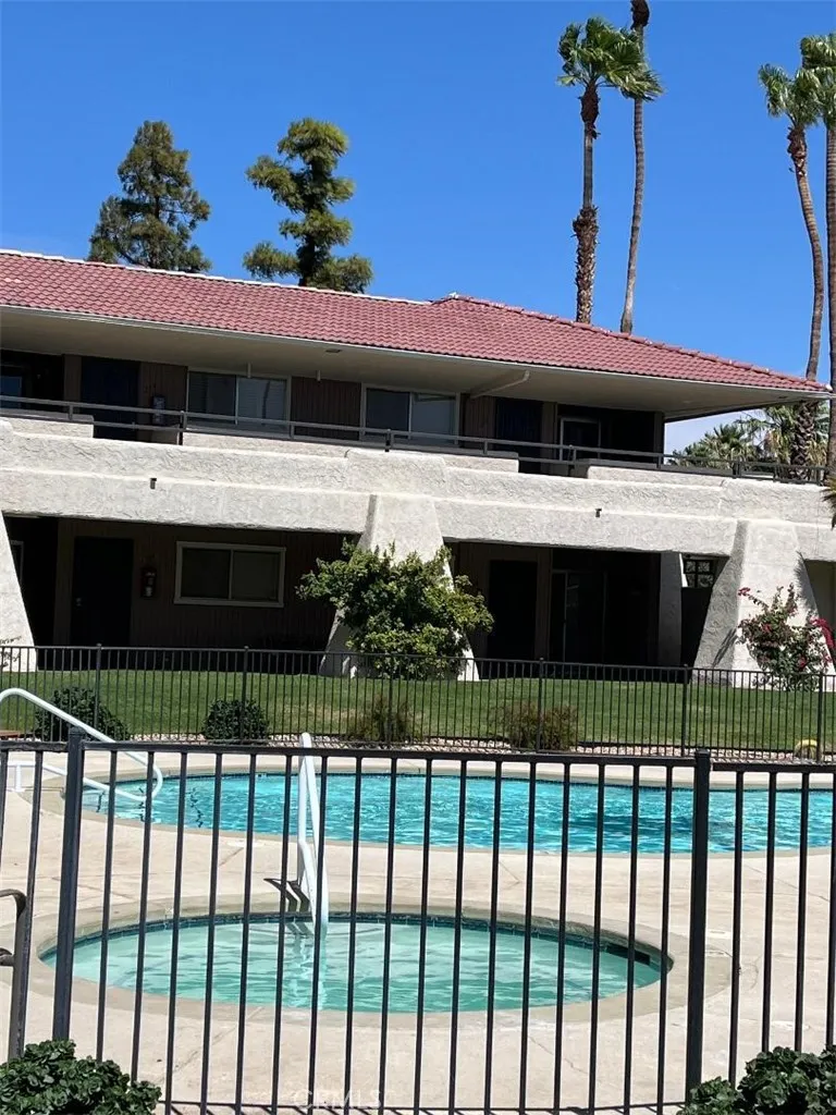 420 Villa Court #211 Palm Springs, CA 92262
