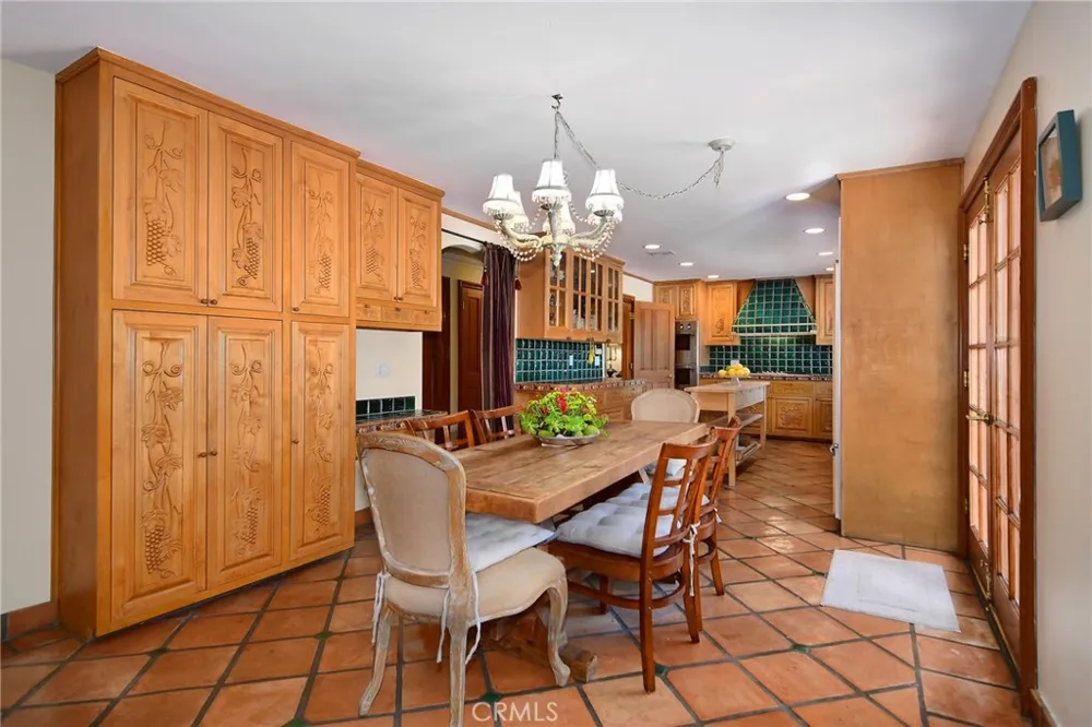 18690 Pasadero Drive Tarzana, CA 91356
