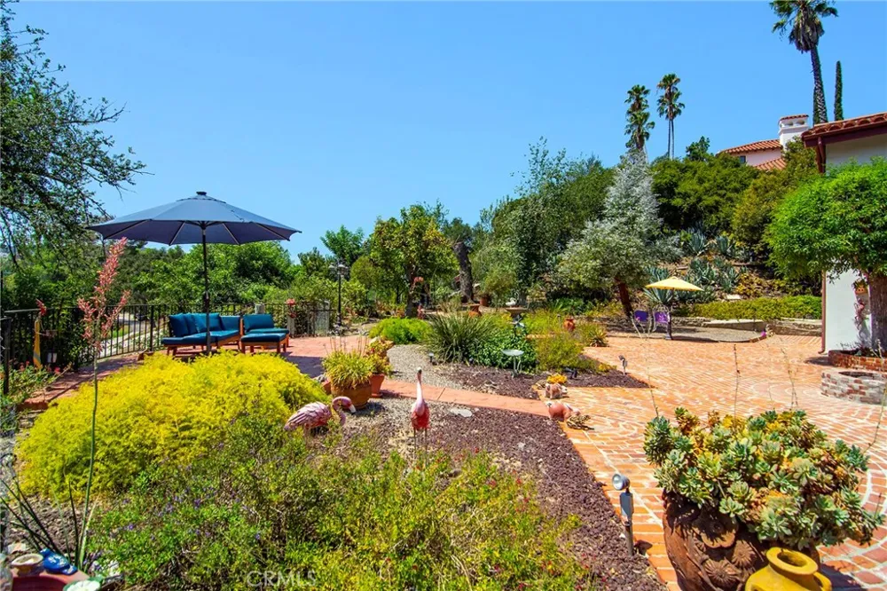 18690 Pasadero Drive Tarzana, CA 91356