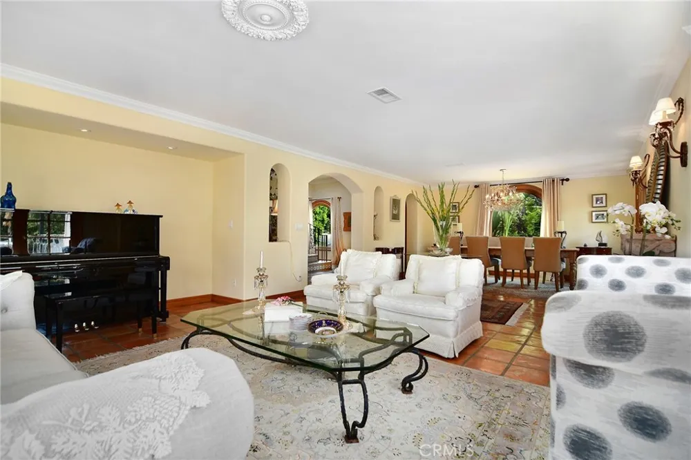 18690 Pasadero Drive Tarzana, CA 91356
