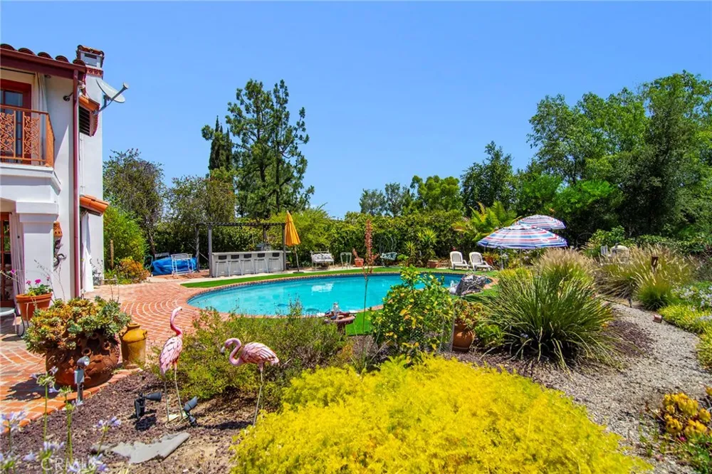 18690 Pasadero Drive Tarzana, CA 91356