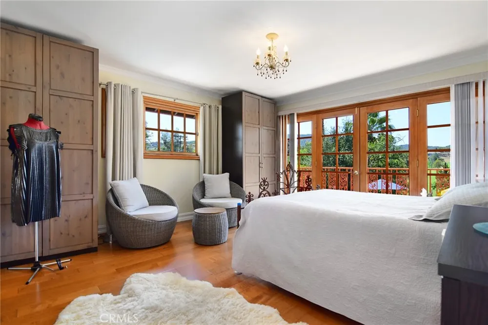 18690 Pasadero Drive Tarzana, CA 91356