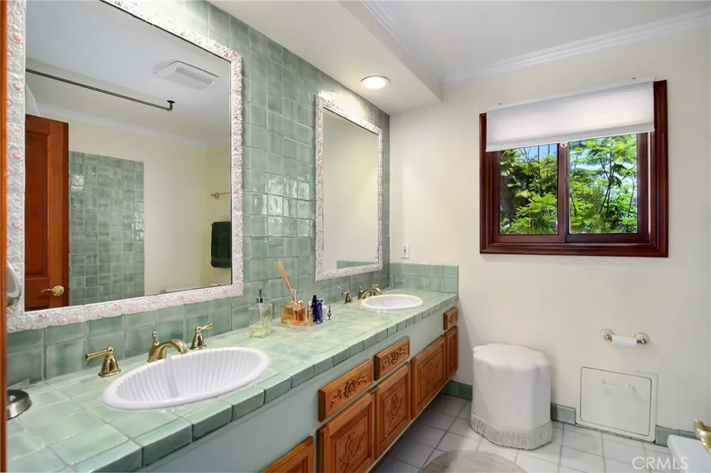 18690 Pasadero Drive Tarzana, CA 91356