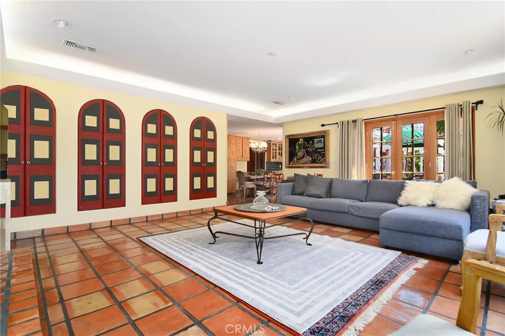 18690 Pasadero Drive Tarzana, CA 91356