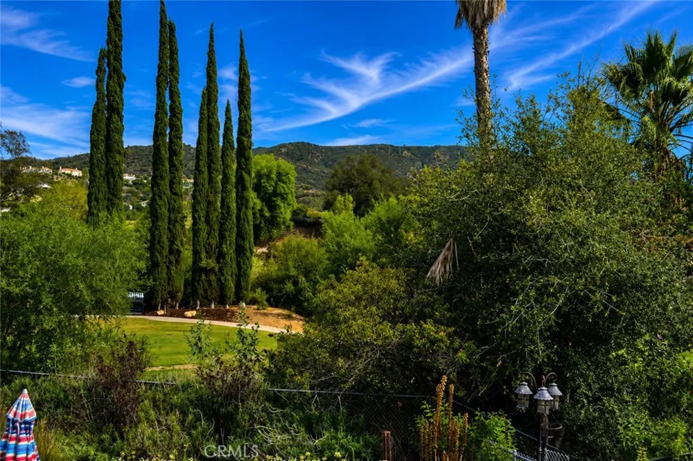 18690 Pasadero Drive Tarzana, CA 91356