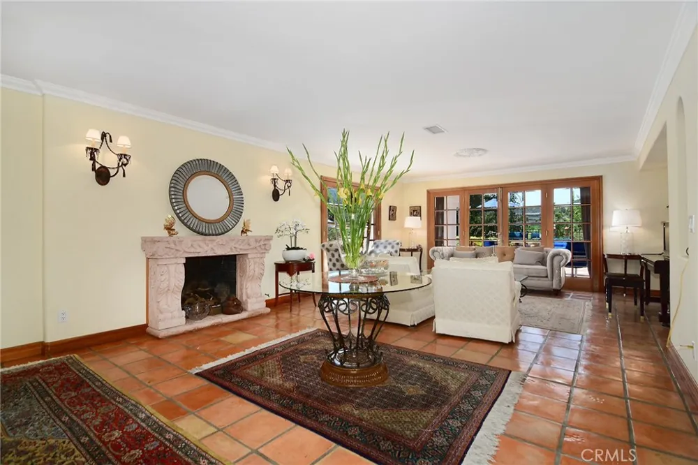 18690 Pasadero Drive Tarzana, CA 91356