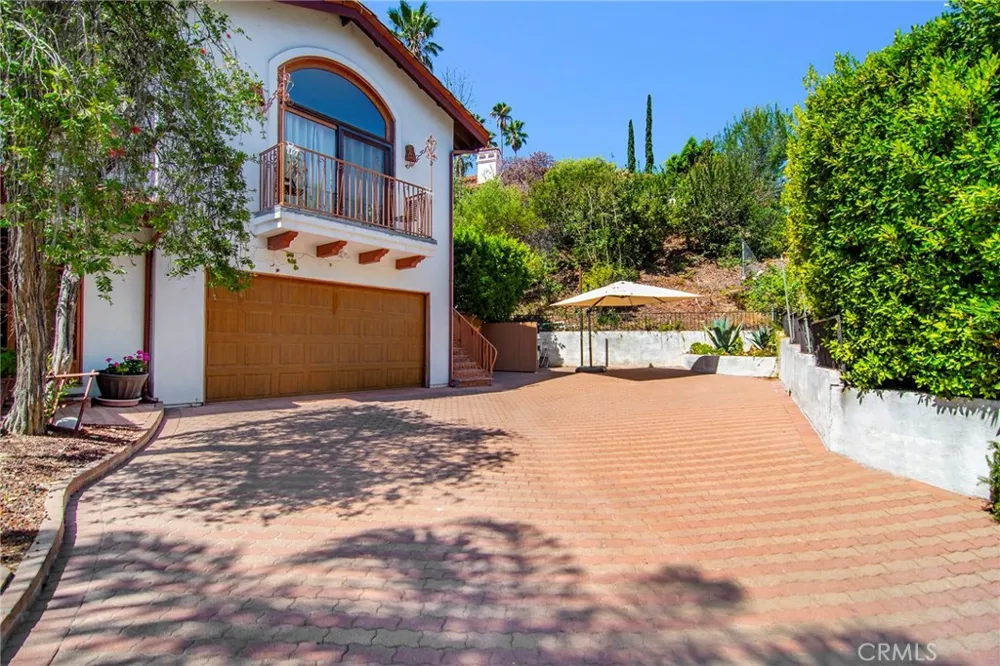 18690 Pasadero Drive Tarzana, CA 91356