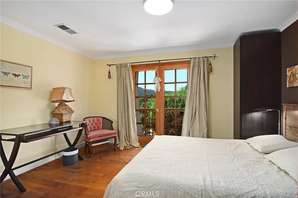 18690 Pasadero Drive Tarzana, CA 91356