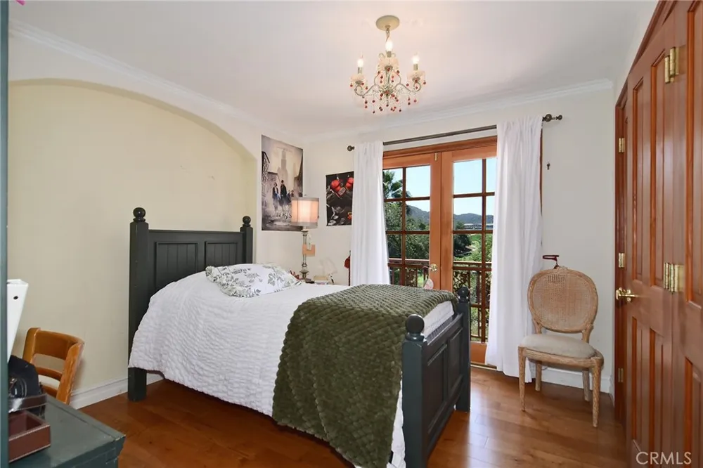 18690 Pasadero Drive Tarzana, CA 91356