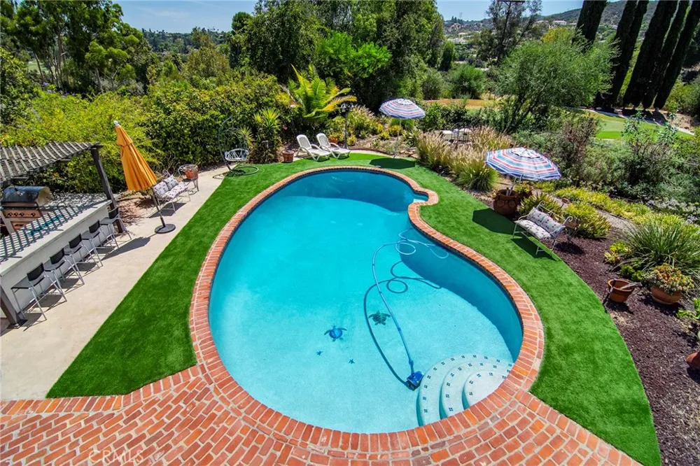 18690 Pasadero Drive Tarzana, CA 91356