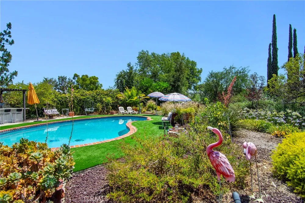 18690 Pasadero Drive Tarzana, CA 91356