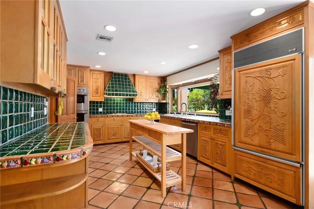 18690 Pasadero Drive Tarzana, CA 91356