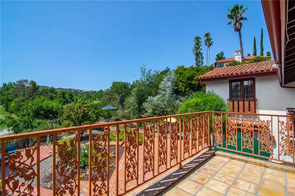 18690 Pasadero Drive Tarzana, CA 91356