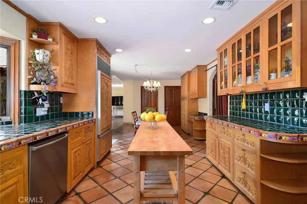 18690 Pasadero Drive Tarzana, CA 91356
