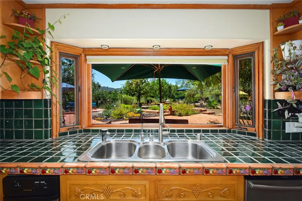 18690 Pasadero Drive Tarzana, CA 91356