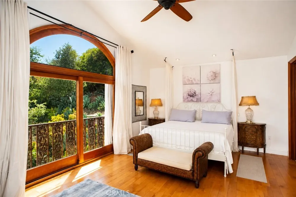 18690 Pasadero Drive Tarzana, CA 91356