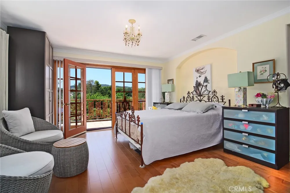 18690 Pasadero Drive Tarzana, CA 91356