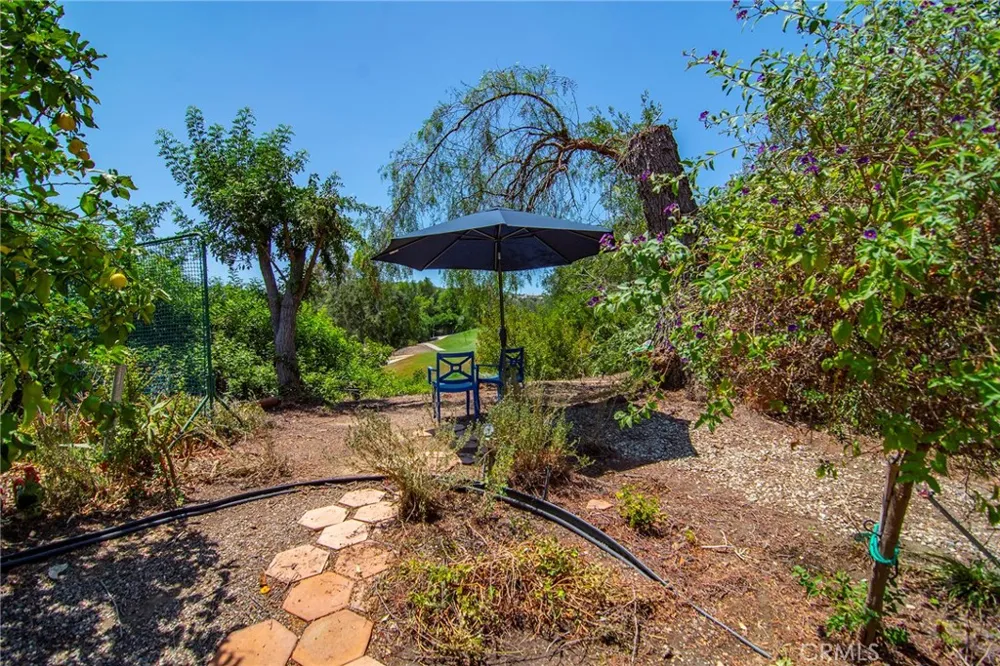 18690 Pasadero Drive Tarzana, CA 91356